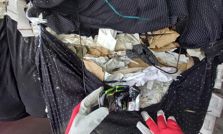 detailní foto komunálního odpadu z října 2025